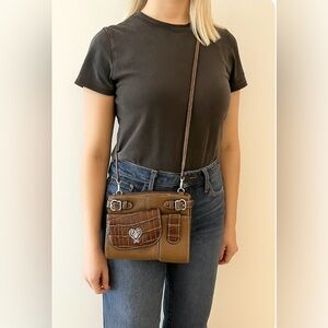 Brighton Brown Croc Embossed and Pebble Leather Crossbody Bag 7.5”W x 6”H x 3”D